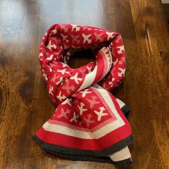 Oversized airplane scarf/wrap nwot - Picture 7 of 7